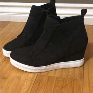 Black wedge sneakers size 7 1/2